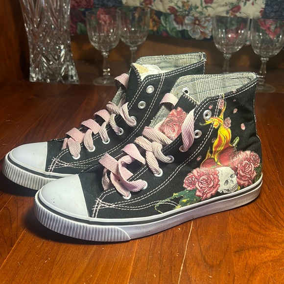 Joe Boxer Womens Hightop graffiti art Sneakers - Picture 1 of 8